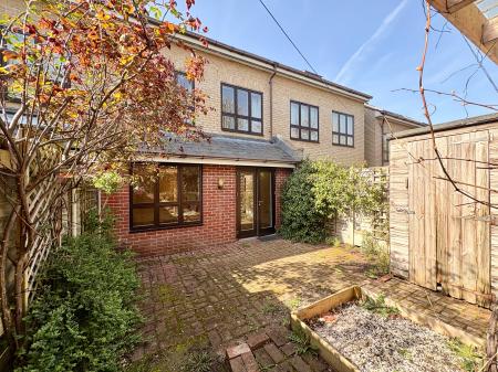 4 bedroom Town house for sale in St Bartholomews Court, Cambridge, Cambridge, CB5