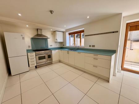 4 bedroom Town house for sale in St Bartholomews Court, Cambridge, Cambridge, CB5