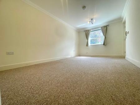 2 bedroom Flat to let in Victoria Road, Cambridge, CB4