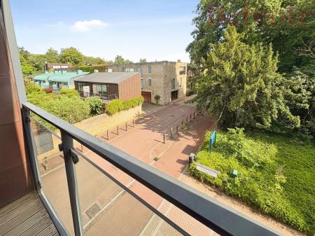 2 bedroom Flat to let in Brooklands Avenue, Cambridge, CB2