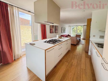 2 bedroom Flat to let in Brooklands Avenue, Cambridge, CB2