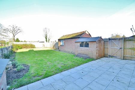 2 bedroom Flat to let in Metcalfe Road, Cambridge, CB4