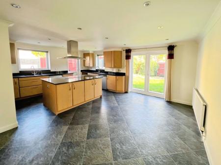6 bedroom Detached house for sale in Grove Park, Fordham - Cambridge, CB7