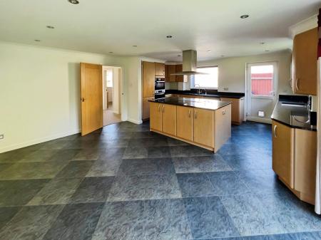 6 bedroom Detached house for sale in Grove Park, Fordham - Cambridge, CB7