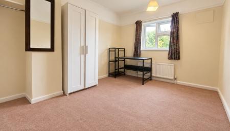3 bedroom Flat to let in Elmfield Road, Cambridge, CB4