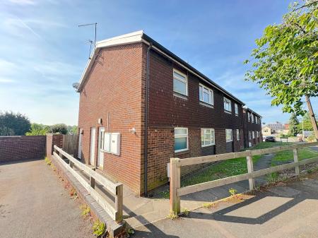 1 bedroom Flat for sale in Oxford Green, Cannock Town Centre, Cannock, WS11