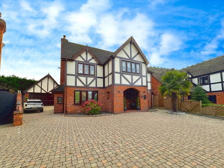 4 bedroom Detached house for sale in The Hamlet, Norton Canes, Cannock, WS11