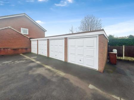 2 bedroom Flat to let in Old Hednesford Road, Cannock, WS11