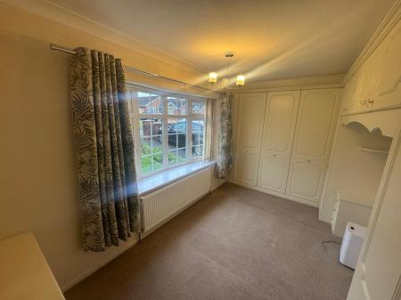 2 bedroom Flat to let in Old Hednesford Road, Cannock, WS11