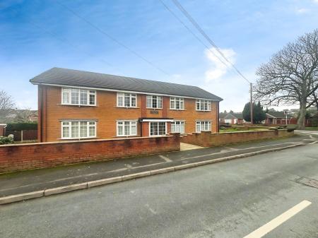 2 bedroom Flat to let in Old Hednesford Road, Cannock, WS11