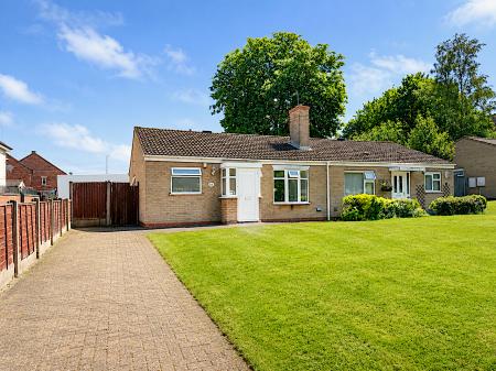 2 bedroom Semi-detached bungalow for sale in Cannock Road, Chadsmoor, Cannock, WS11