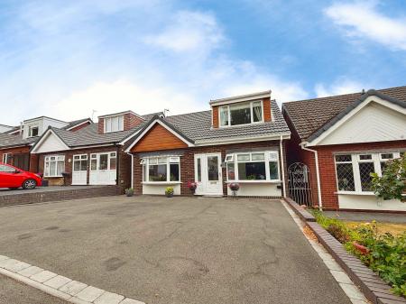 4 bedroom Detached house for sale in Thirlmere Close, Cannock Town Centre, Cannock, WS11
