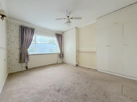 4 bedroom Detached bungalow for sale in Sundour Crescent, Wednesfield, Wolverhampton, WV11