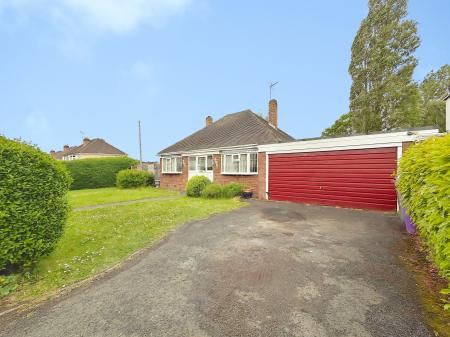 4 bedroom Detached bungalow for sale in Sundour Crescent, Wednesfield, Wolverhampton, WV11