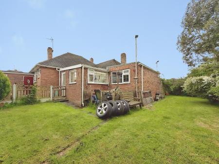4 bedroom Detached bungalow for sale in Sundour Crescent, Wednesfield, Wolverhampton, WV11