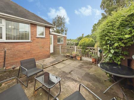 4 bedroom Detached bungalow for sale in Sundour Crescent, Wednesfield, Wolverhampton, WV11