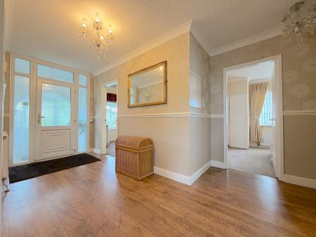 4 bedroom Detached bungalow for sale in Sundour Crescent, Wednesfield, Wolverhampton, WV11