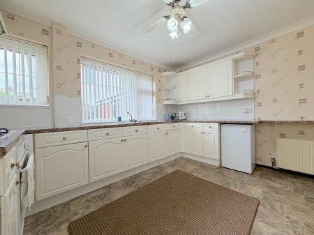 4 bedroom Detached bungalow for sale in Sundour Crescent, Wednesfield, Wolverhampton, WV11