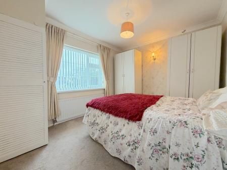 4 bedroom Detached bungalow for sale in Sundour Crescent, Wednesfield, Wolverhampton, WV11
