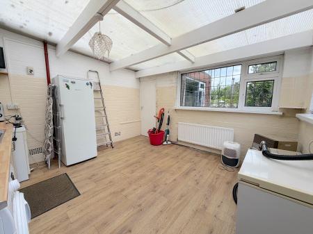 4 bedroom Detached bungalow for sale in Sundour Crescent, Wednesfield, Wolverhampton, WV11