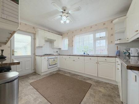 4 bedroom Detached bungalow for sale in Sundour Crescent, Wednesfield, Wolverhampton, WV11