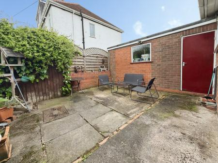 4 bedroom Detached bungalow for sale in Sundour Crescent, Wednesfield, Wolverhampton, WV11