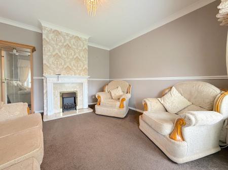 4 bedroom Detached bungalow for sale in Sundour Crescent, Wednesfield, Wolverhampton, WV11