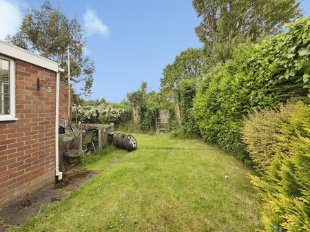 4 bedroom Detached bungalow for sale in Sundour Crescent, Wednesfield, Wolverhampton, WV11