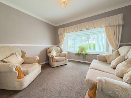 4 bedroom Detached bungalow for sale in Sundour Crescent, Wednesfield, Wolverhampton, WV11