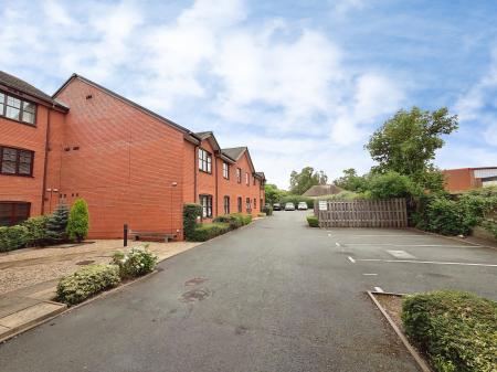 1 bedroom Flat for sale in 94 Hednesford Road, Hednesford, Cannock, WS12