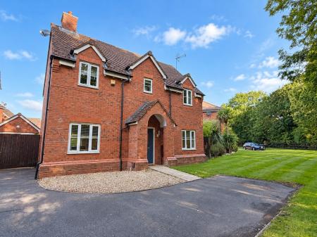 4 bedroom Detached house for sale in Nuthatch Close, Cannock Town Centre, Cannock, WS11