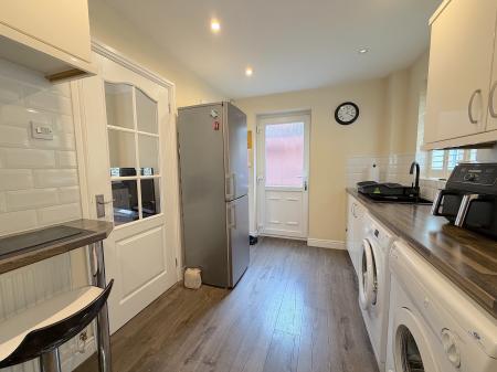 2 bedroom Semi-detached house for sale in Ragley Drive, Willenhall, Wolverhampton, WV13