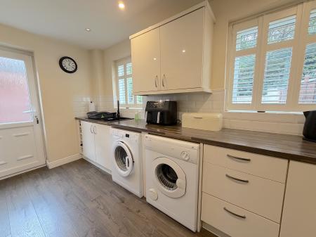 2 bedroom Semi-detached house for sale in Ragley Drive, Willenhall, Wolverhampton, WV13