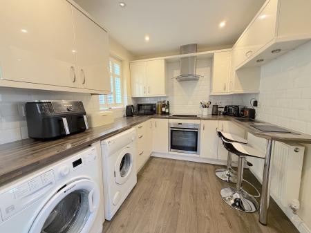 2 bedroom Semi-detached house for sale in Ragley Drive, Willenhall, Wolverhampton, WV13