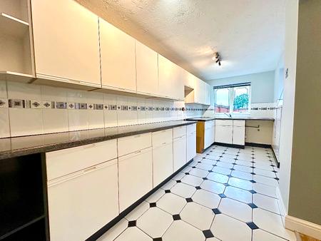 2 bedroom Semi-detached house to let in Banbury Road, Cannock, WS11