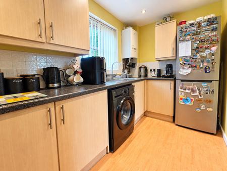 2 bedroom Flat for sale in Heath Way, Heath Hayes, Cannock, WS11