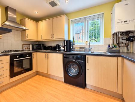 2 bedroom Flat for sale in Heath Way, Heath Hayes, Cannock, WS11