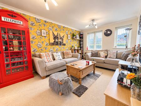 2 bedroom Flat for sale in Heath Way, Heath Hayes, Cannock, WS11
