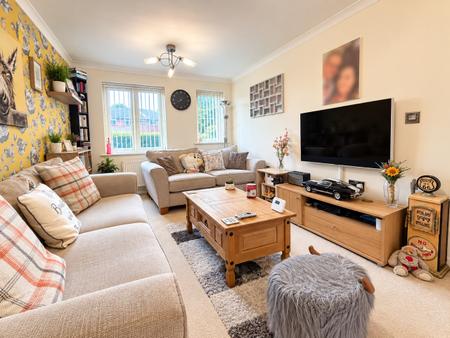 2 bedroom Flat for sale in Heath Way, Heath Hayes, Cannock, WS11