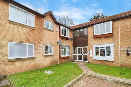 1 bedroom Studio flat for sale in Fairhaven Close, St Mellons, Cardiff, CF3