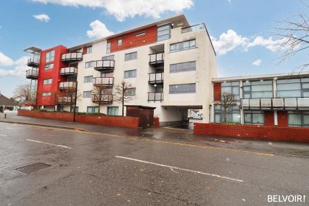 2 bedroom Flat for sale in Pantbach Road, Rhiwbina, Cardiff, CF14