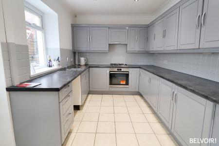 3 bedroom Terraced House to let in Cilfynydd Road, Cilfynydd, Pontypridd, CF37
