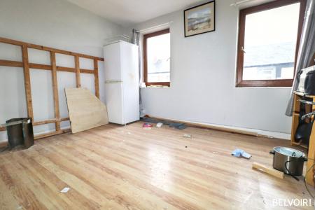 1 bedroom Flat for sale in Rhymney Street, Cathays, Cardiff, CF24