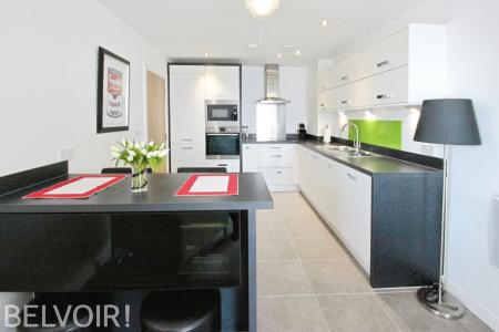 1 bedroom Flat for sale in Prospect Place, Cardiff Bay, Cardiff, CF11