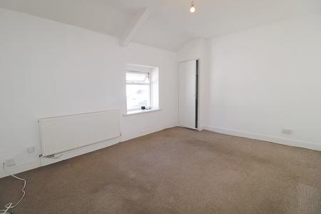 2 bedroom Flat to let in West Street, Trallwn, Pontypridd, CF37