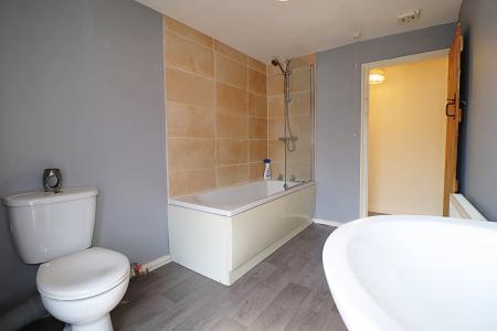 2 bedroom Flat to let in West Street, Trallwn, Pontypridd, CF37