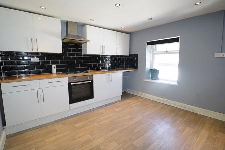 2 bedroom Flat to let in West Street, Trallwn, Pontypridd, CF37
