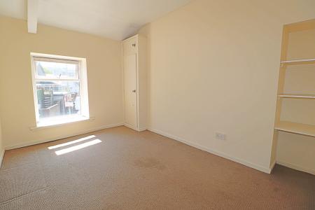 2 bedroom Flat to let in West Street, Trallwn, Pontypridd, CF37
