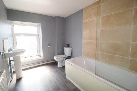 2 bedroom Flat to let in West Street, Trallwn, Pontypridd, CF37