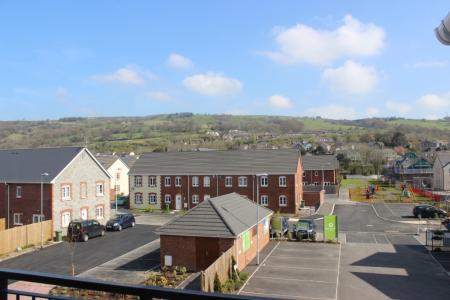 1 bedroom Flat to let in Heol Gruffydd, Rhydyfelin, Pontypridd, CF37